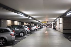 Parking, na którym stoją samochody firmowe sprzedane do skupu aut Pol Cars